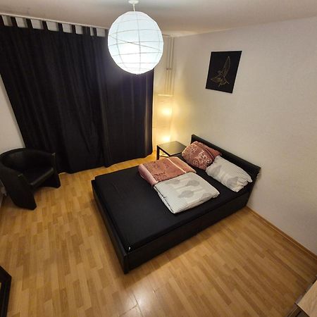Schoene 3 Schlafzimmer Wohnung Mit 4 Dopplbetten Berlin Bagian luar foto