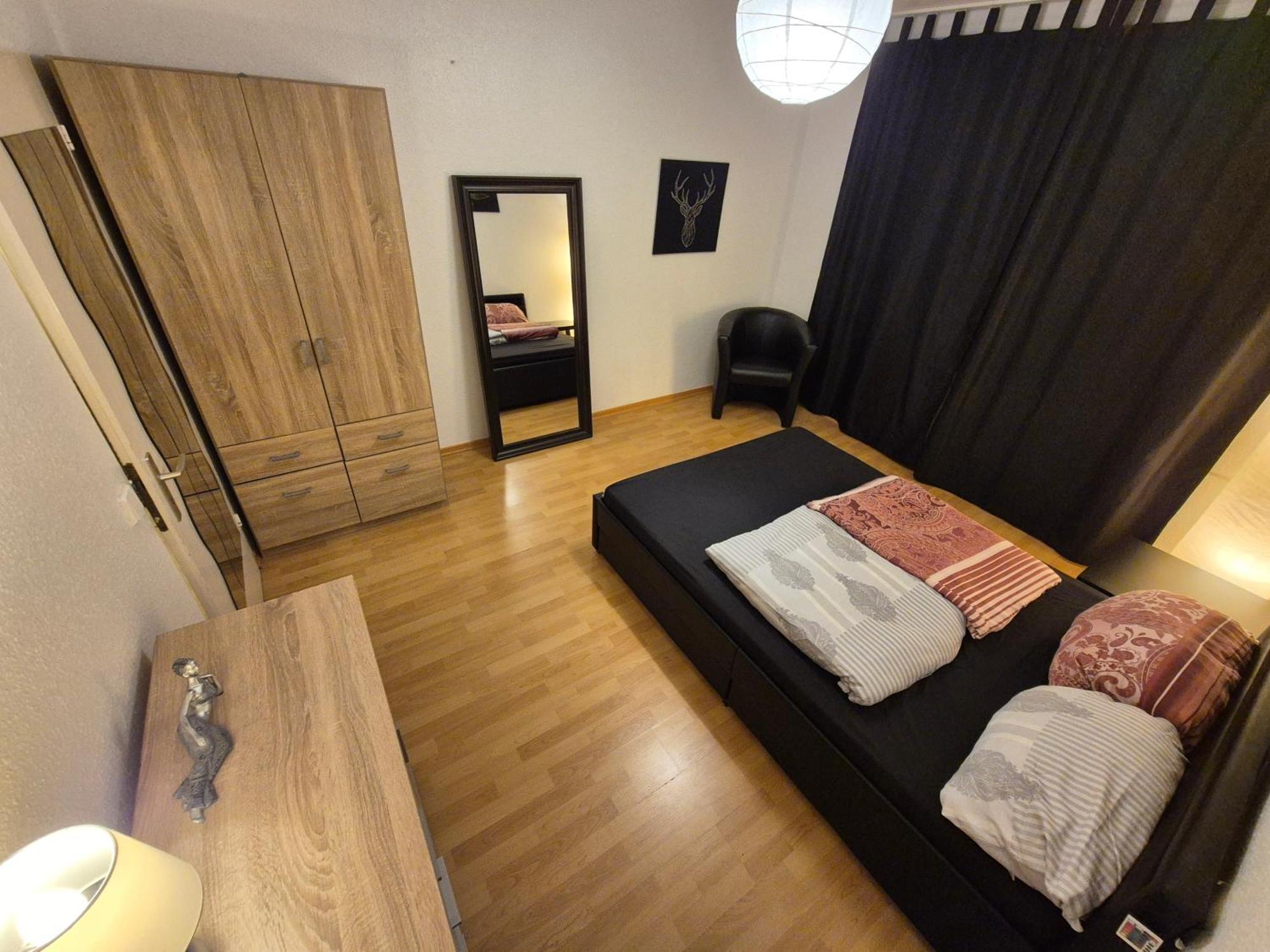 Schoene 3 Schlafzimmer Wohnung Mit 4 Dopplbetten Berlin Bagian luar foto